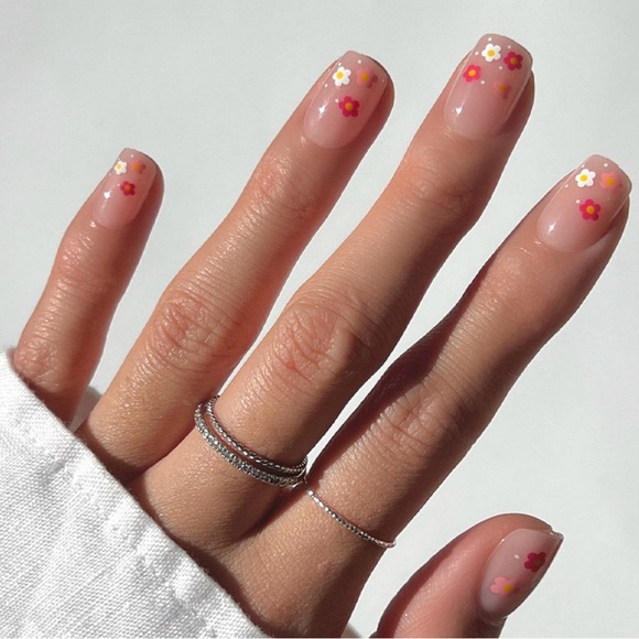 Glamnetic Nails - Pretty Bloom - Picture 2 of 4